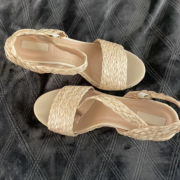 Heels-espadrilles - Picture 3 of 3